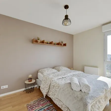 Chic Apart With Great View Of Paris Apartment